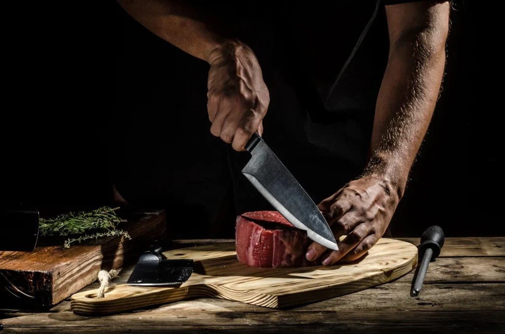 Corte de carne sobre tabla