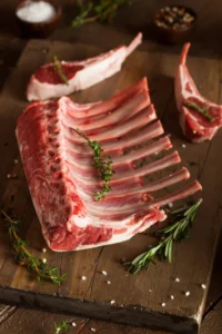Ribs de cerdo sobre tabla